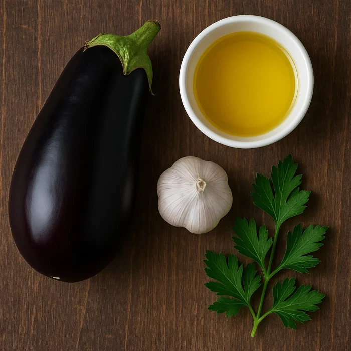 Баклажан, часник, олія та зелень на дерев’яному столі